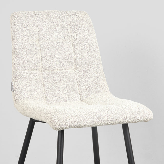 LABEL51 Eetkamerstoel Juul - Wit - Boucle van LABEL51 – Luxe comfort op maat van PureWonen. Vraag naar de beste prijs.