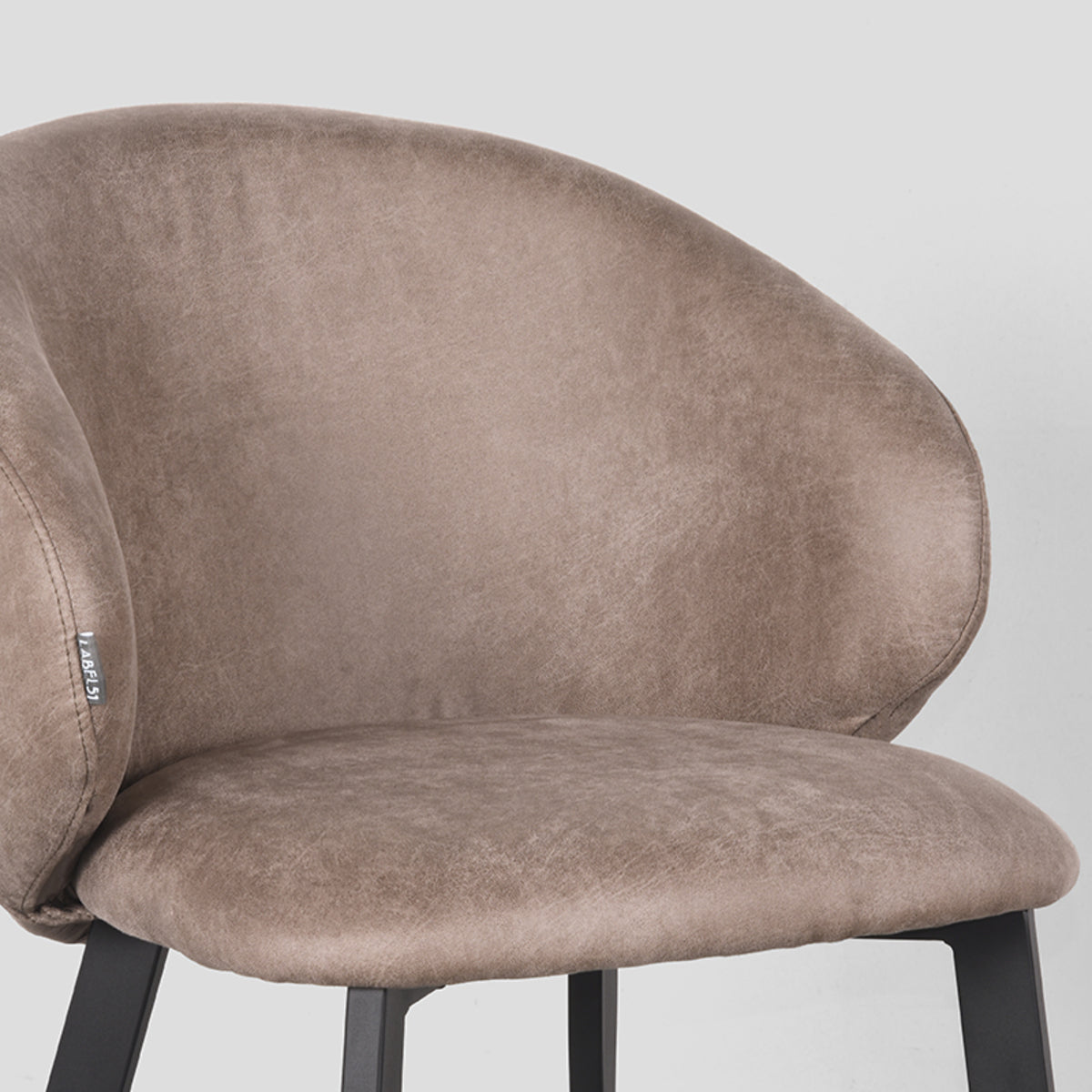 LABEL51 Eetkamerstoel Logan - Taupe - Microfiber van LABEL51 – Luxe comfort op maat van PureWonen. Vraag naar de beste prijs.