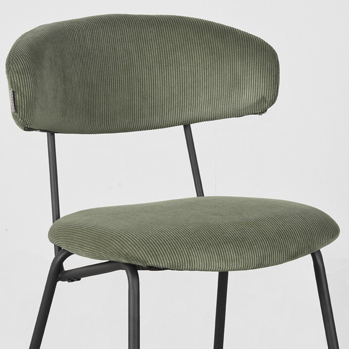 LABEL51 Eetkamerstoel Zack - Forest - Ribcord van LABEL51 – Luxe comfort op maat van PureWonen. Vraag naar de beste prijs.