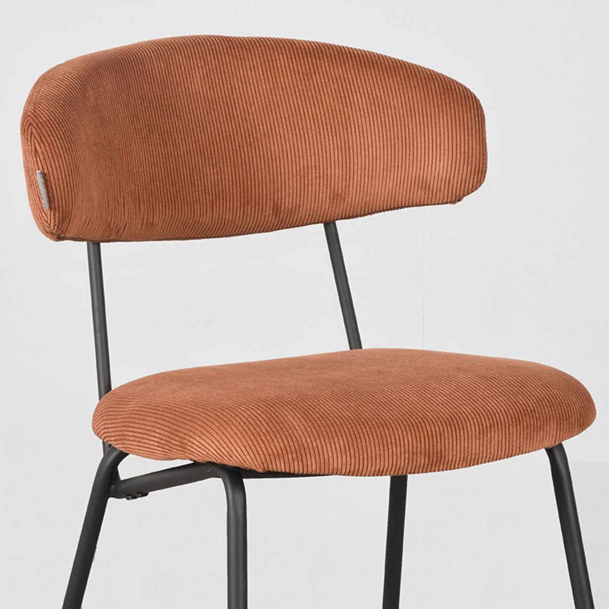 LABEL51 Eetkamerstoel Zack - Rust - Ribcord van LABEL51 – Luxe comfort op maat van PureWonen. Vraag naar de beste prijs.