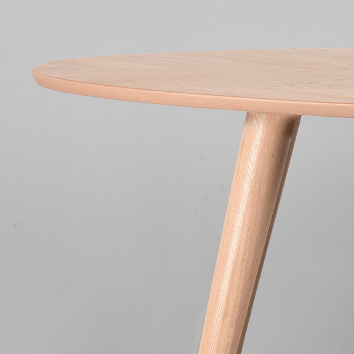 LABEL51 Eetkamertafel Ines - Naturel - Eiken - 240x110 cm van LABEL51 – Luxe comfort op maat van PureWonen. Vraag naar de beste prijs.