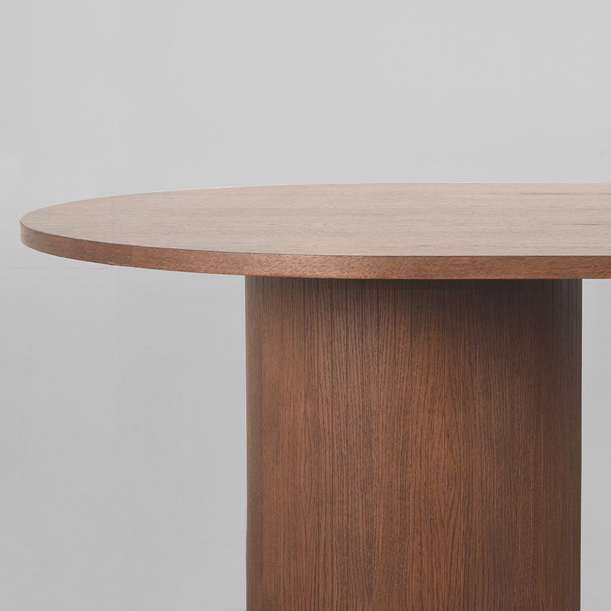 LABEL51 Eetkamertafel Oliva - Walnoot - Eiken - 240x120 cm van LABEL51 – Luxe comfort op maat van PureWonen. Vraag naar de beste prijs.