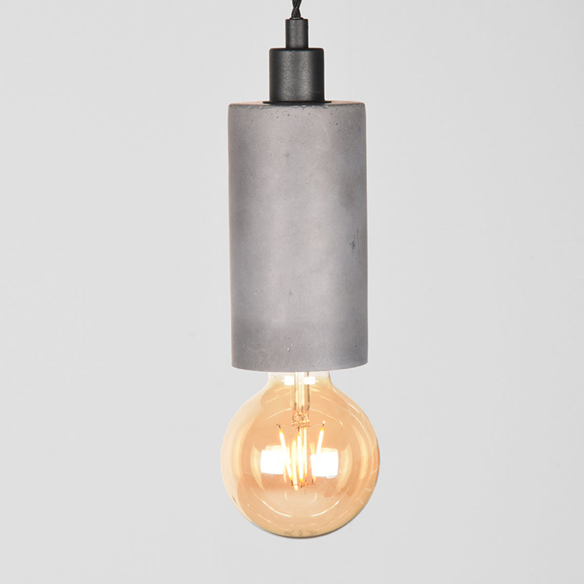 LABEL51 Hanglamp Fresco - Concrete - Beton - 1-Lichts van LABEL51 – Luxe comfort op maat van PureWonen. Vraag naar de beste prijs.