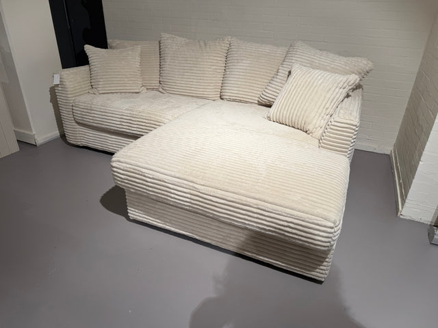 Brutus lounge bank van PureWonen – Luxe comfort op maat van PureWonen. Vraag naar de beste prijs.