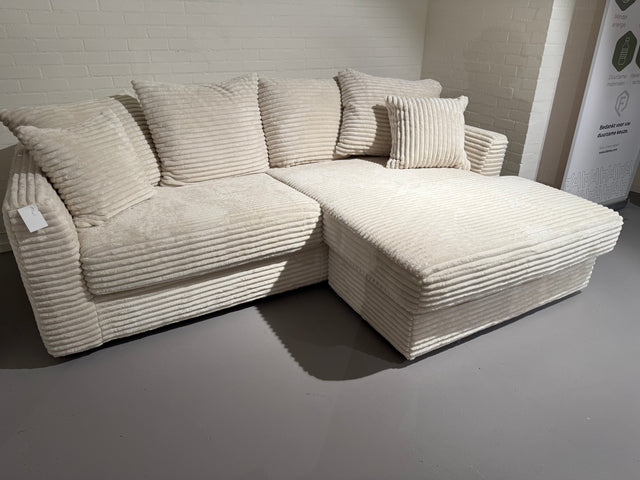 Brutus lounge bank van PureWonen – Luxe comfort op maat van PureWonen. Vraag naar de beste prijs.