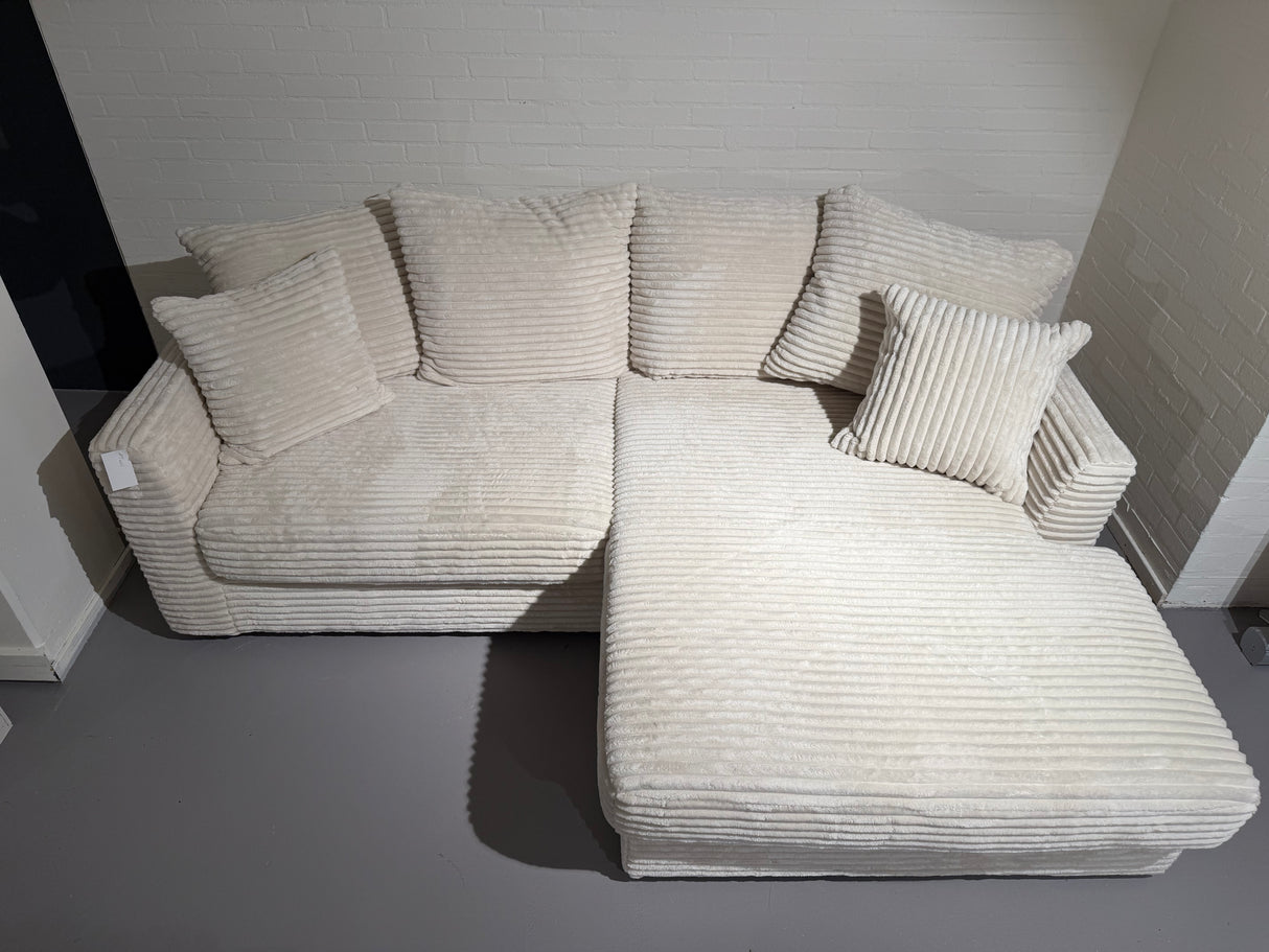 Brutus lounge bank van PureWonen – Luxe comfort op maat van PureWonen. Vraag naar de beste prijs.