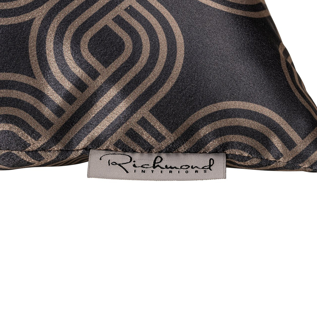 Kussen Meagan 50x50 (Monaco 23050 Chained Quadrant 75 - 8022 Twig) van Richmond Interiors – Luxe comfort op maat van PureWonen. Vraag naar de beste prijs.