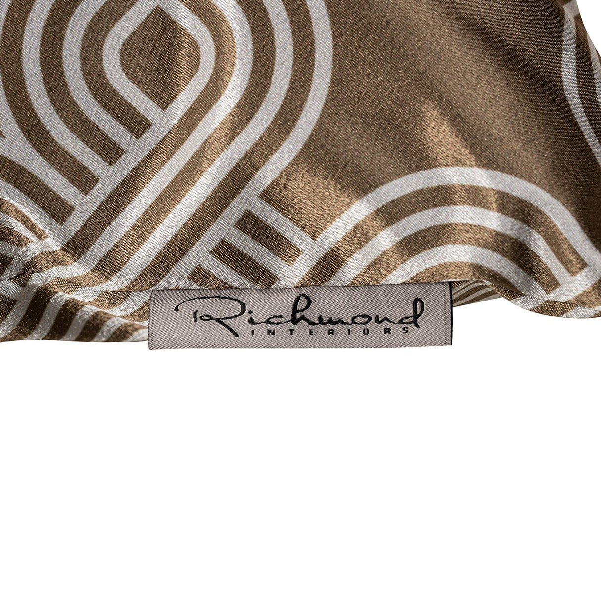 Kussen Marsha 50x50 (Monaco 23050 Chained Quadrant 75 - 8006 Sand) van Richmond Interiors – Luxe comfort op maat van PureWonen. Vraag naar de beste prijs.