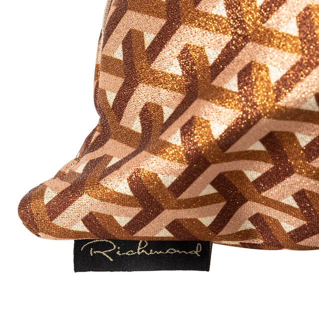 Kussen Phyllisia 50x50 (Geo Shape 3575 Brique Donna BT24004) van Richmond Interiors – Luxe comfort op maat van PureWonen. Vraag naar de beste prijs.