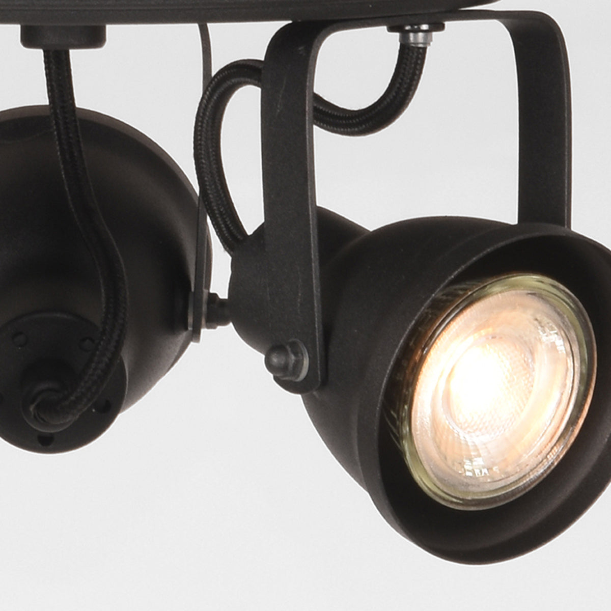 LABEL51 Spot Max led - Zwart - Metaal - 3 Lichts van LABEL51 – Luxe comfort op maat van PureWonen. Vraag naar de beste prijs.