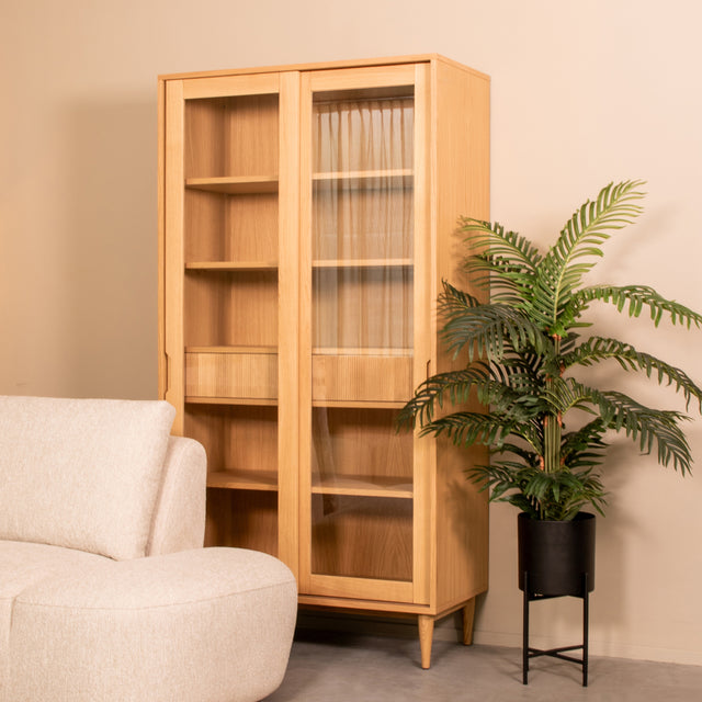 LABEL51 Vitrinekast Jule - Naturel - Eiken - Vitrinekast van LABEL51 – Luxe comfort op maat van PureWonen. Vraag naar de beste prijs.