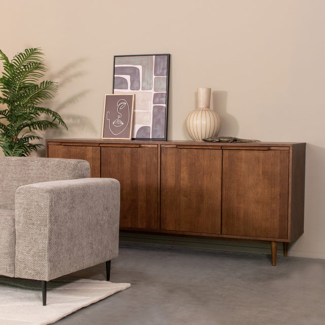 LABEL51 Dressoir Jule - Walnoot - Eiken - Dressoir van LABEL51 – Luxe comfort op maat van PureWonen. Vraag naar de beste prijs.