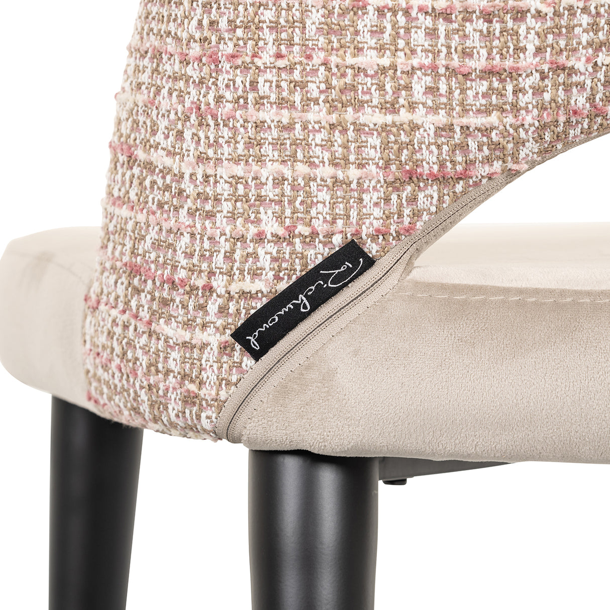 Stoel Tabitha trendy rose / quartz khaki (Be trendy 1673 rose) van Richmond Interiors – Luxe comfort op maat van PureWonen. Vraag naar de beste prijs.