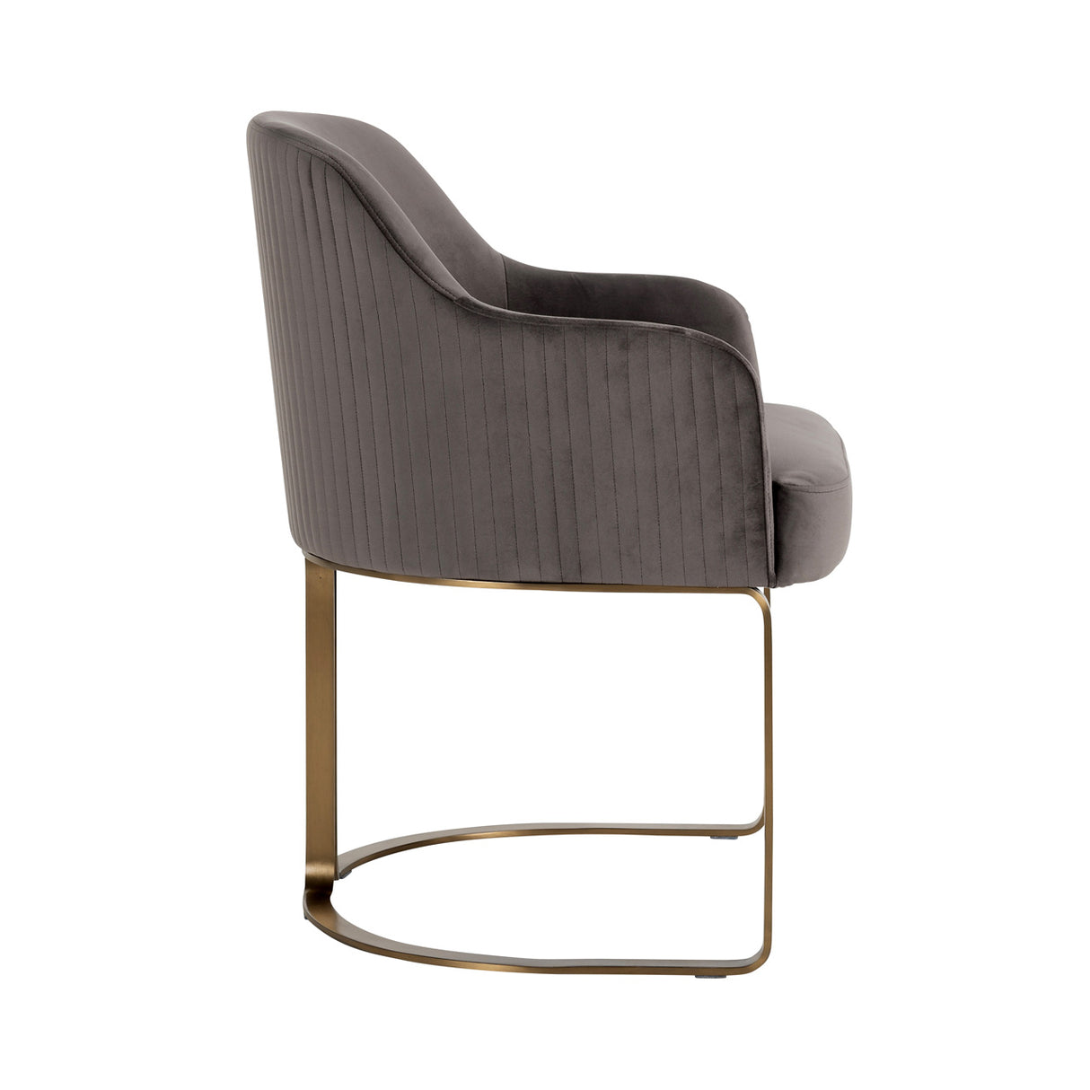 Stoel Hadley stone velvet / brushed gold (Quartz Stone 101) van Richmond Interiors – Luxe comfort op maat van PureWonen. Vraag naar de beste prijs.