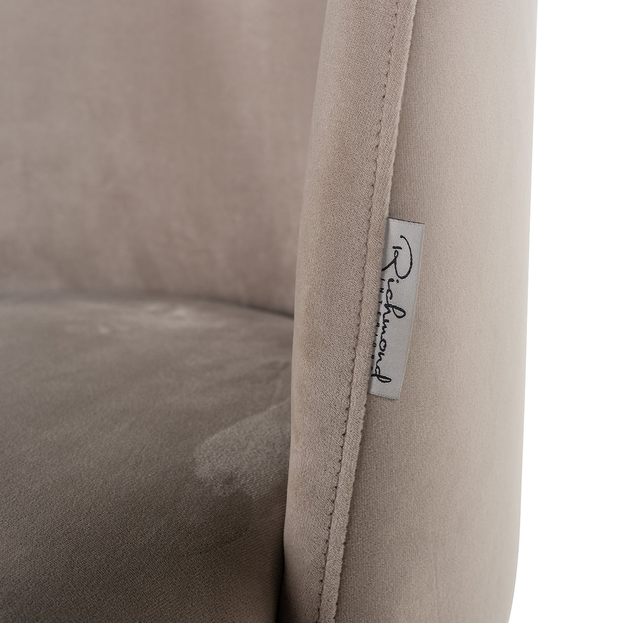 Stoel Alicia khaki velvet fire retardant (FR-Quartz 903 Khaki) van Richmond Interiors – Luxe comfort op maat van PureWonen. Vraag naar de beste prijs.