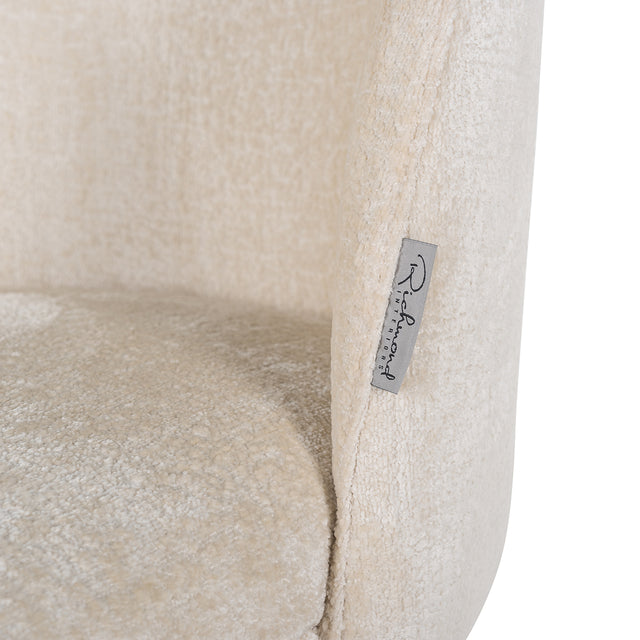Stoel Alicia white chenille fire retardant (FR-Bergen 900 white chenille) van Richmond Interiors – Luxe comfort op maat van PureWonen. Vraag naar de beste prijs.