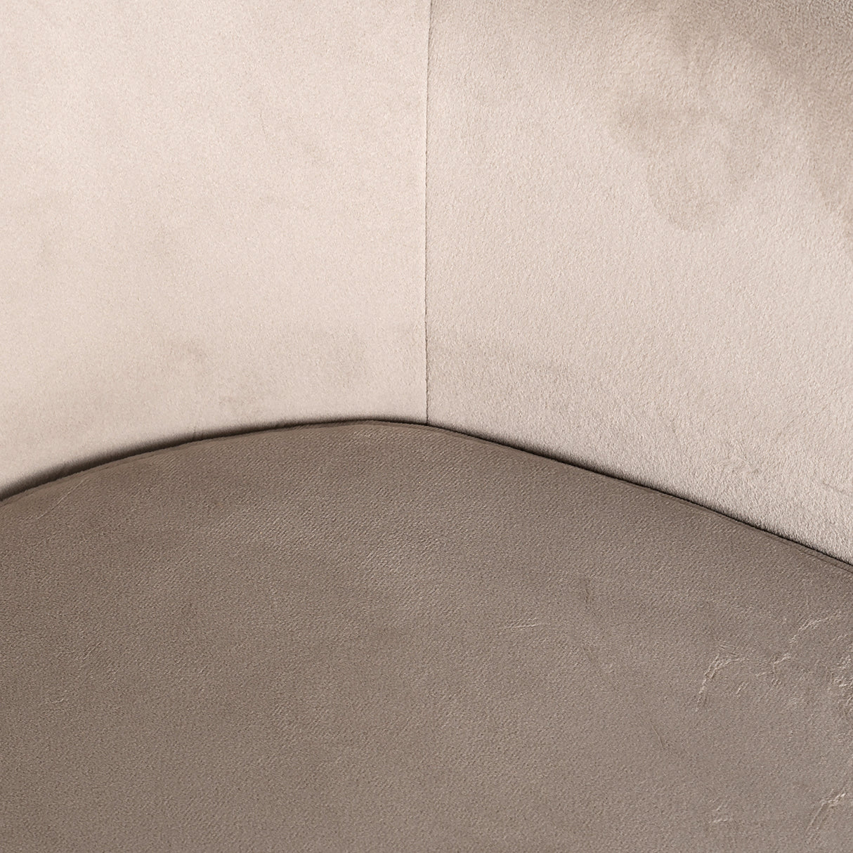 Stoel Fay khaki velvet fire retardant (FR-Quartz 903 Khaki) van Richmond Interiors – Luxe comfort op maat van PureWonen. Vraag naar de beste prijs.