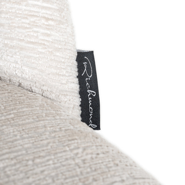 Stoel Alyssa cream fusion (Fusion cream 02) van Richmond Interiors – Luxe comfort op maat van PureWonen. Vraag naar de beste prijs.