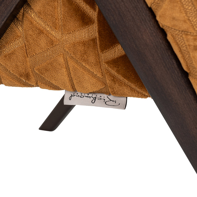 Fauteuil Mia gold triangle (Triangle 2013 old gold) van Richmond Interiors – Luxe comfort op maat van PureWonen. Vraag naar de beste prijs.