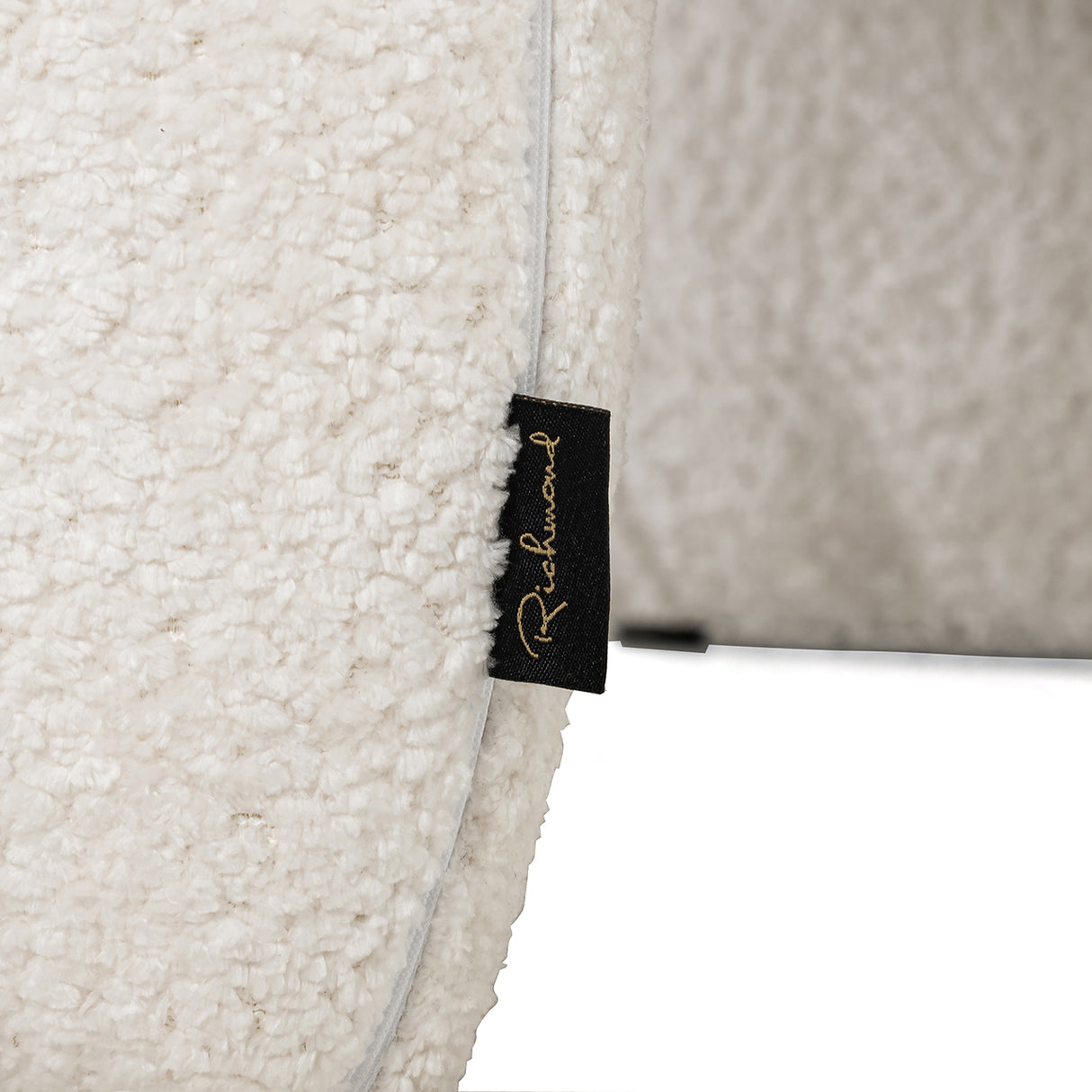 Fauteuil Didi white sheep (Sheep 02 white) van Richmond Interiors – Luxe comfort op maat van PureWonen. Vraag naar de beste prijs.