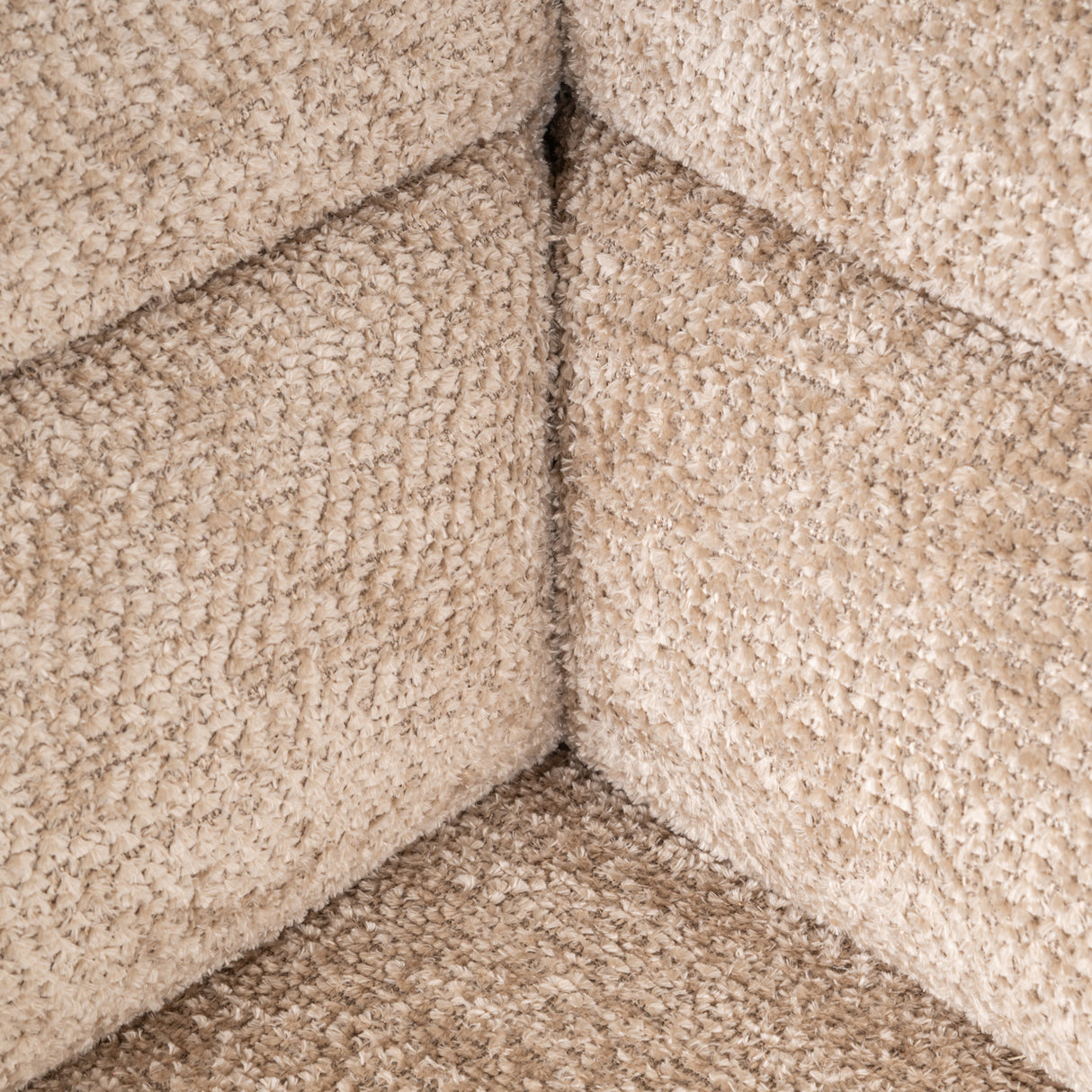 Eetkamer bank Delia customized corner van Richmond Interiors – Luxe comfort op maat van PureWonen. Vraag naar de beste prijs.