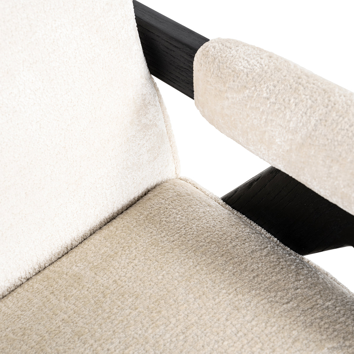 Fauteuil Cooper white chenille (Bergen 900 white chenille) van Richmond Interiors – Luxe comfort op maat van PureWonen. Vraag naar de beste prijs.