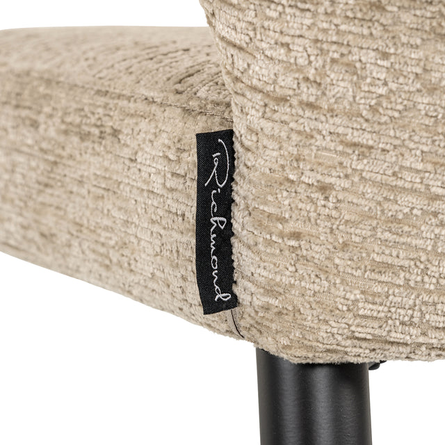 Stoel Taylor desert fusion fire retardant (FR-Fusion 109 desert) van Richmond Interiors – Luxe comfort op maat van PureWonen. Vraag naar de beste prijs.