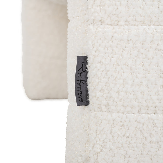 Fauteuil Kelly lovely white (Be Lovely 02 White) van Richmond Interiors – Luxe comfort op maat van PureWonen. Vraag naar de beste prijs.