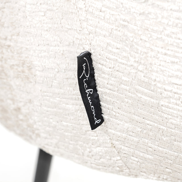 Stoel Ruby cream fusion (Fusion cream 02) van Richmond Interiors – Luxe comfort op maat van PureWonen. Vraag naar de beste prijs.