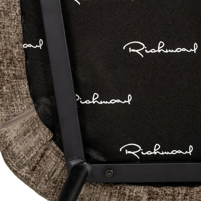 Stoel Xandra stone chenille fire retardant (Niagara 104 Stone Chenille) van Richmond Interiors – Luxe comfort op maat van PureWonen. Vraag naar de beste prijs.