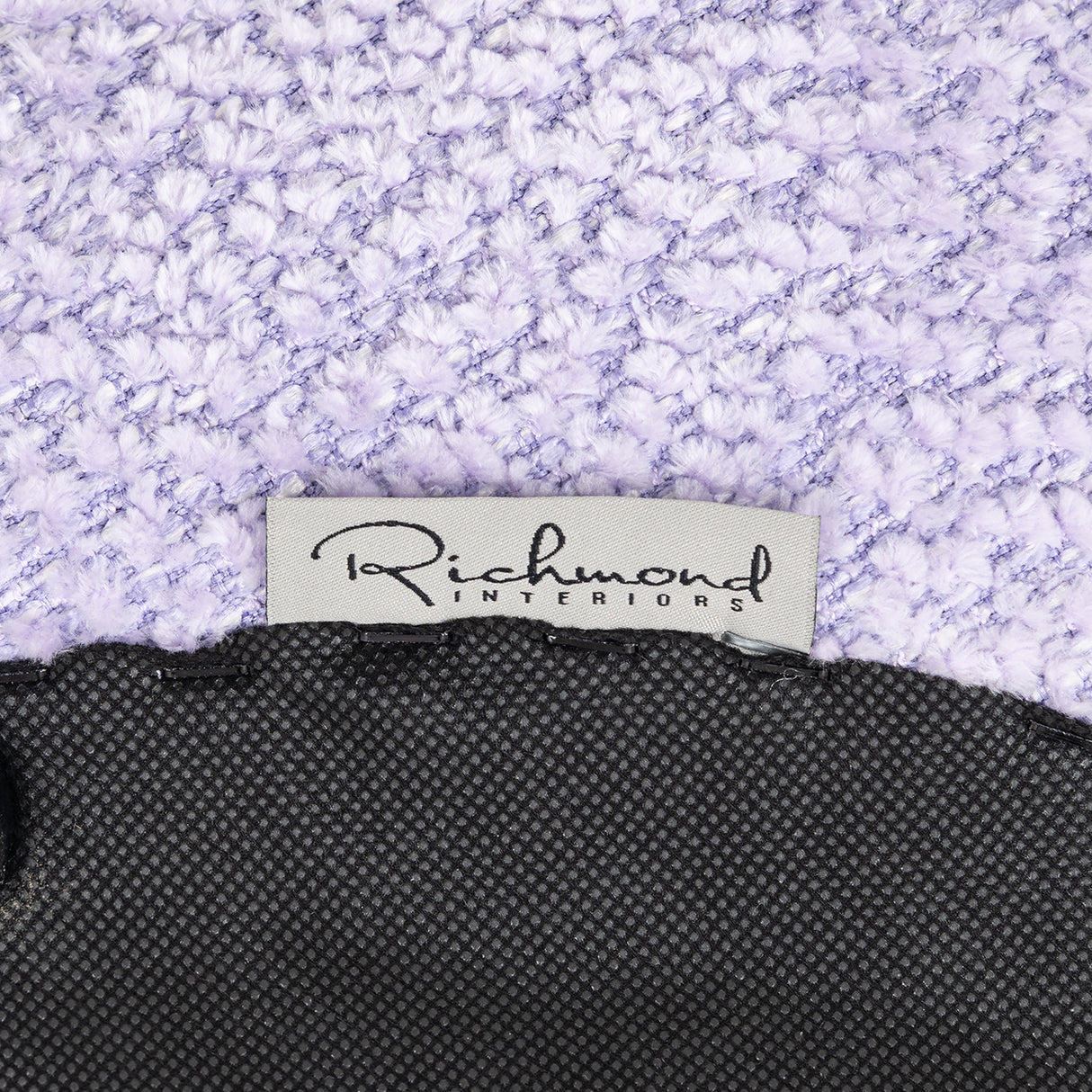 Poef Jace lovely lavender (Be lovely 95 lavender) van Richmond Interiors – Luxe comfort op maat van PureWonen. Vraag naar de beste prijs.