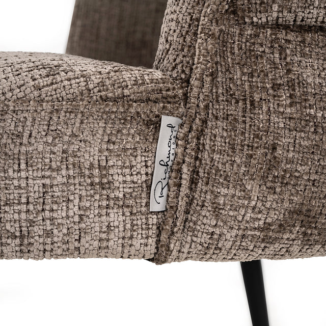 Stoel Stella stone chenille (Niagara 104 Stone Chenille) van Richmond Interiors – Luxe comfort op maat van PureWonen. Vraag naar de beste prijs.