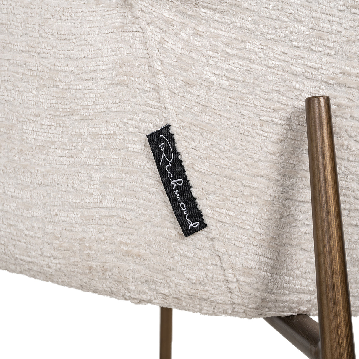 Stoel Amber cream fusion fire retardant (FR-Fusion 02 Cream) van Richmond Interiors – Luxe comfort op maat van PureWonen. Vraag naar de beste prijs.