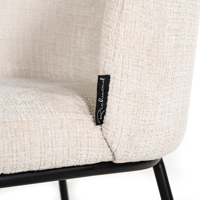Stoel Elvi beige chenille fire retardant (Niagara 902 beige Chenille) van Richmond Interiors – Luxe comfort op maat van PureWonen. Vraag naar de beste prijs.