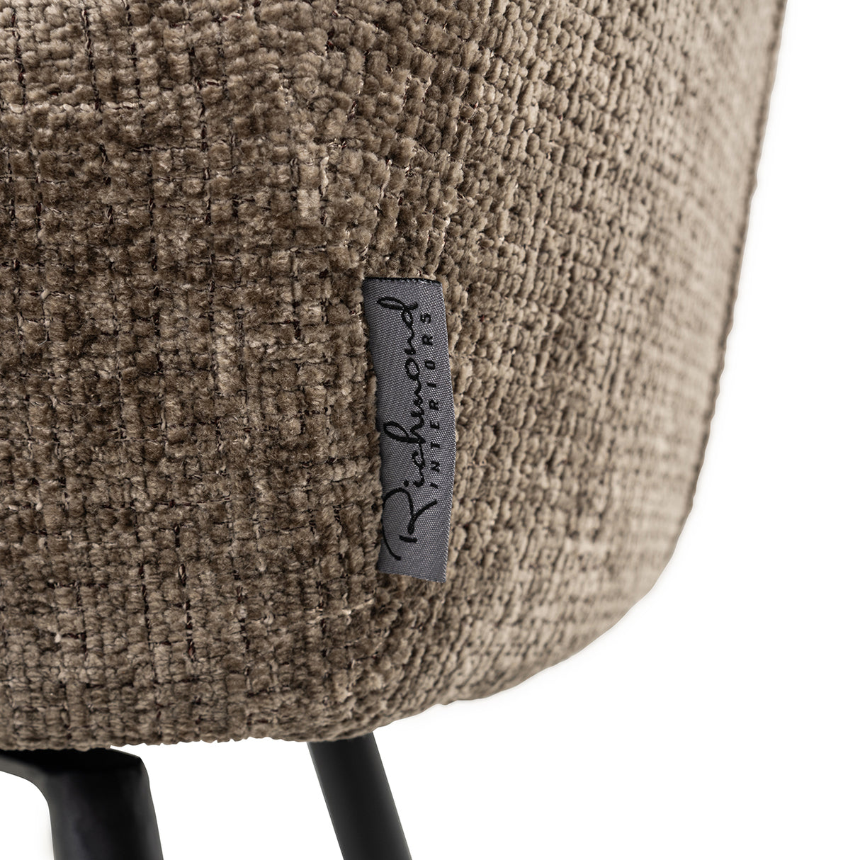 Counterstoel Linsey stone chenille (Niagara 104 Stone Chenille) van Richmond Interiors – Luxe comfort op maat van PureWonen. Vraag naar de beste prijs.