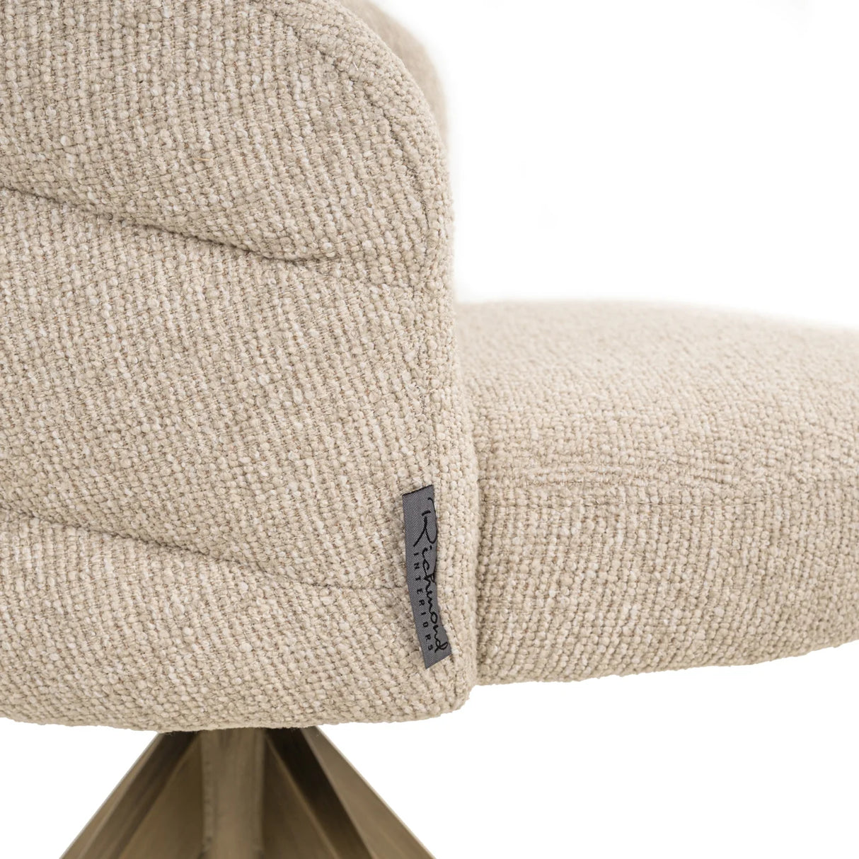Eetkamerstoel Zendaya biscotti swivel fire retardant van Richmond Interiors – Luxe comfort op maat van PureWonen. Vraag naar de beste prijs.
