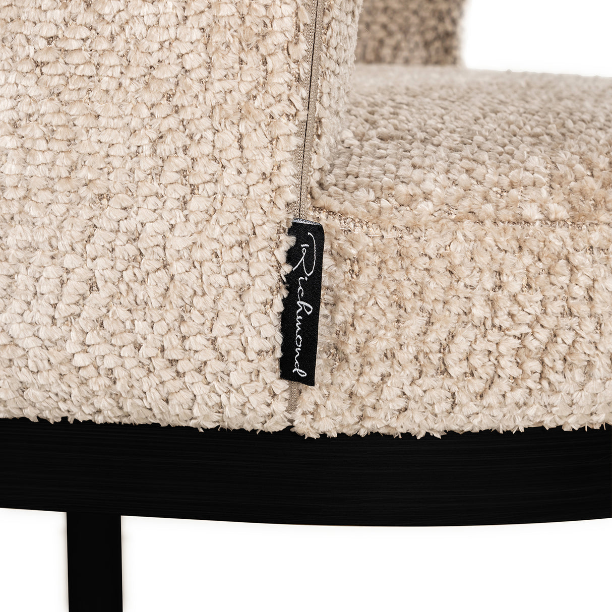 Stoel Ellis lovely beige (Be Lovely 170 Beige) van Richmond Interiors – Luxe comfort op maat van PureWonen. Vraag naar de beste prijs.