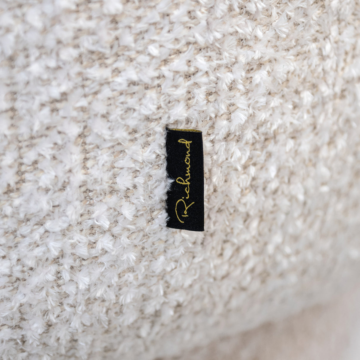 Sofa Rodina lovely cream (Be Lovely 11 Cream) van Richmond Interiors – Luxe comfort op maat van PureWonen. Vraag naar de beste prijs.