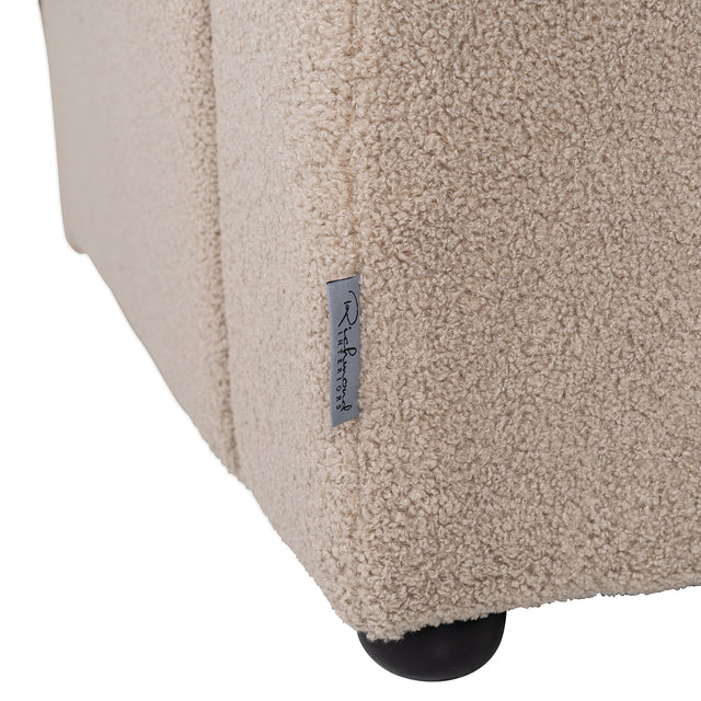 Bank Grayson arm links sand furry | rechts doorgestoffeerd (Himalaya 902 sand furry) van Richmond Interiors – Luxe comfort op maat van PureWonen. Vraag naar de beste prijs.