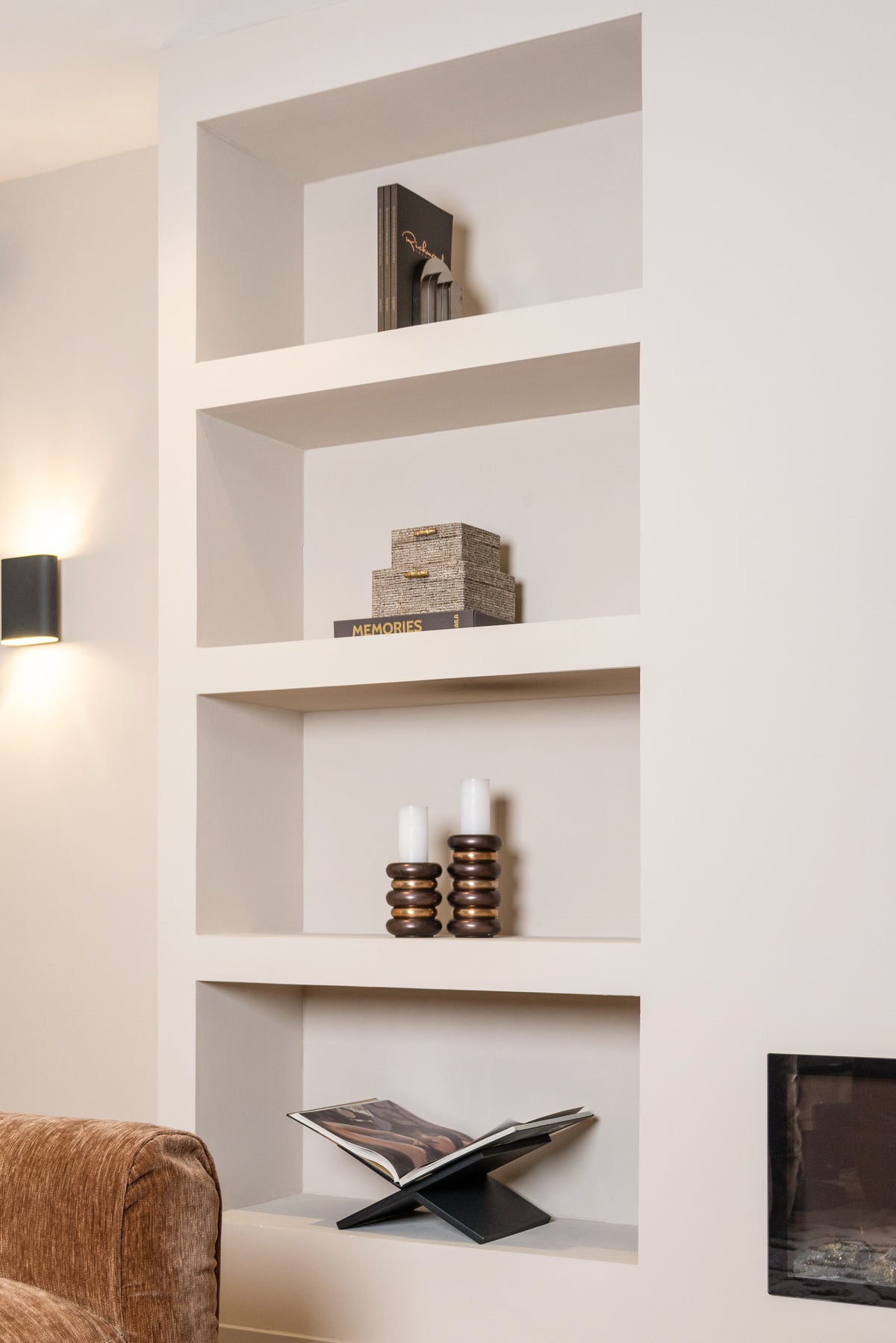 Boekenstandaards Rosy Smokey Gray – Richmond Interiors (afbeelding 4)