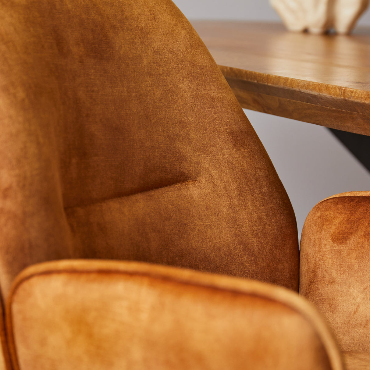 Eetkamerstoel Nova | Gold (set of 2) van PureWonen – Luxe comfort op maat van PureWonen. Vraag naar de beste prijs.