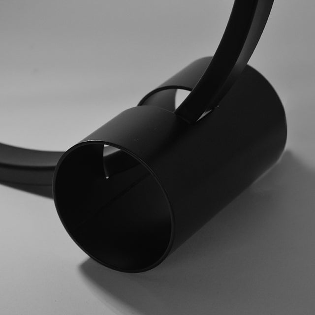 LABEL51 Tafellamp Ring - Zwart - Metaal van LABEL51 – Luxe comfort op maat van PureWonen. Vraag naar de beste prijs.