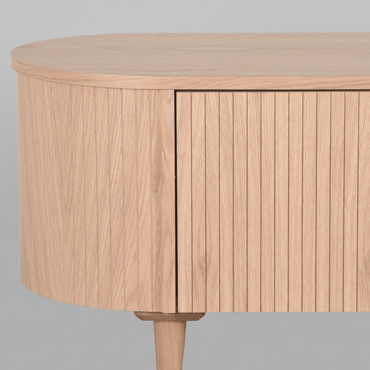 LABEL51 Tv-meubel Oliva - Naturel - Eiken - Tv-Meubel 220 cm van LABEL51 – Luxe comfort op maat van PureWonen. Vraag naar de beste prijs.