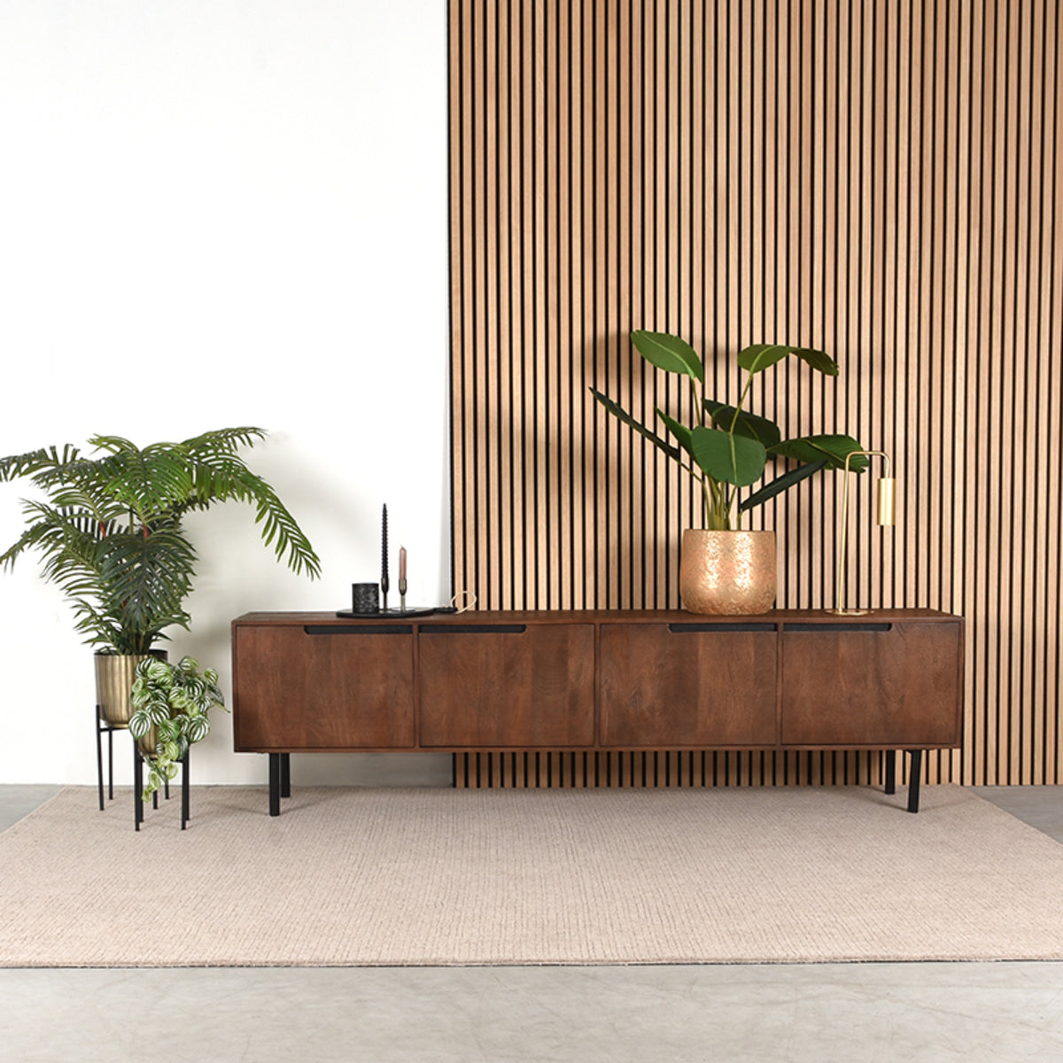 LABEL51 Tv-meubel Rio - Espresso - Mangohout - Tv-Meubel 220 cm van LABEL51 – Luxe comfort op maat van PureWonen. Vraag naar de beste prijs.