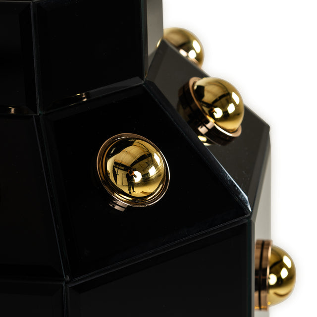 Vaas Justa (Black) van Richmond Interiors – Luxe comfort op maat van PureWonen. Vraag naar de beste prijs.