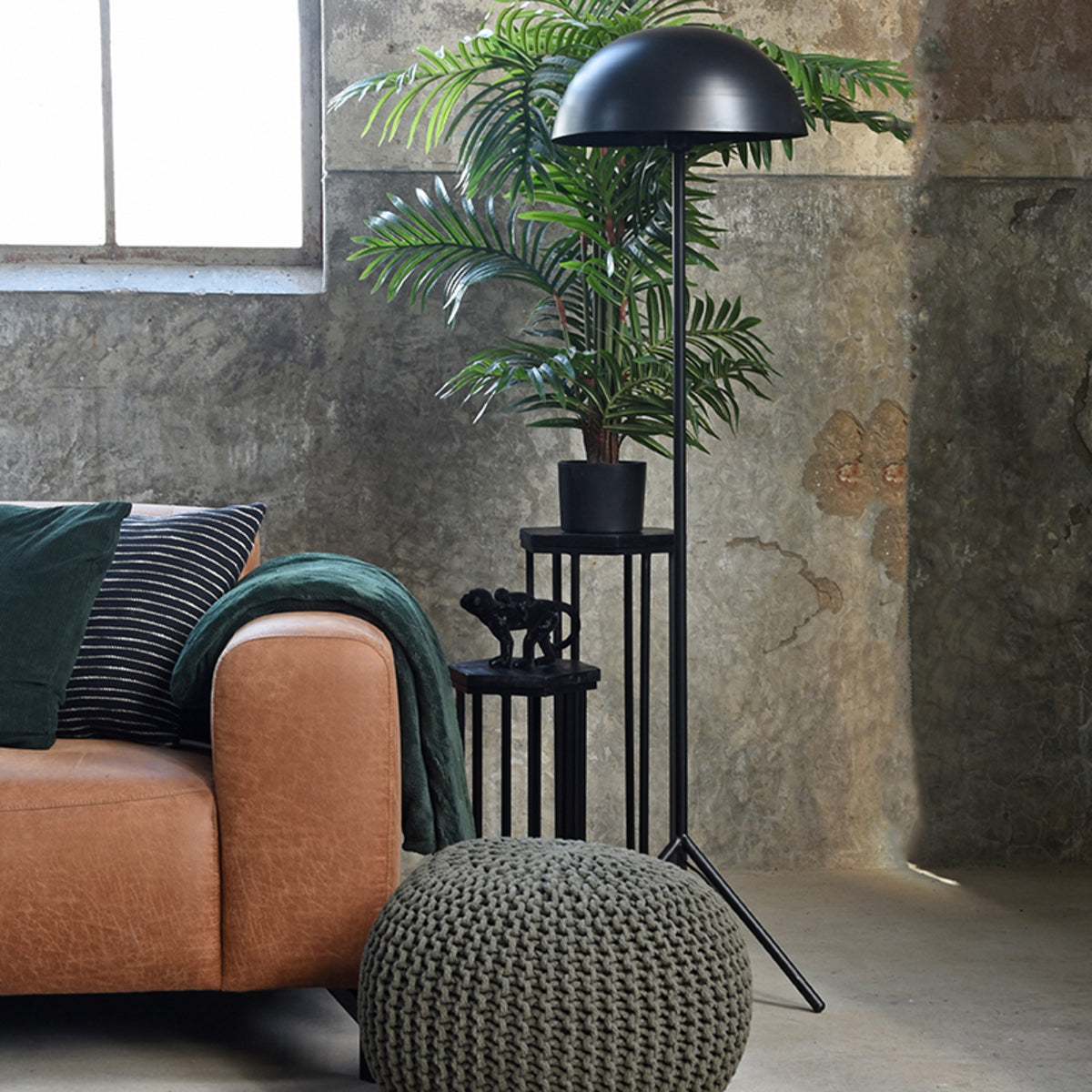 LABEL51 Vloerlamp Globe - Zwart - Metaal van LABEL51 – Luxe comfort op maat van PureWonen. Vraag naar de beste prijs.