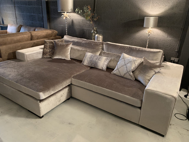 Hulk lounge stof Kemer van PureWonen – Luxe comfort op maat van PureWonen. Vraag naar de beste prijs.