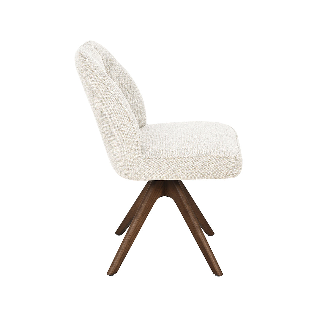 LABEL51 Eetkamerstoel Yuto - Beige - Prestige - Walnoot Houten Frame van LABEL51 – Luxe comfort op maat van PureWonen. Vraag naar de beste prijs.