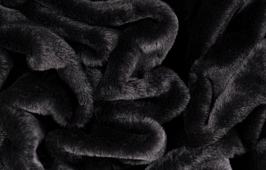 Plaid Heaven 150x200 zwart van PureWonen – Luxe comfort op maat van PureWonen. Vraag naar de beste prijs.