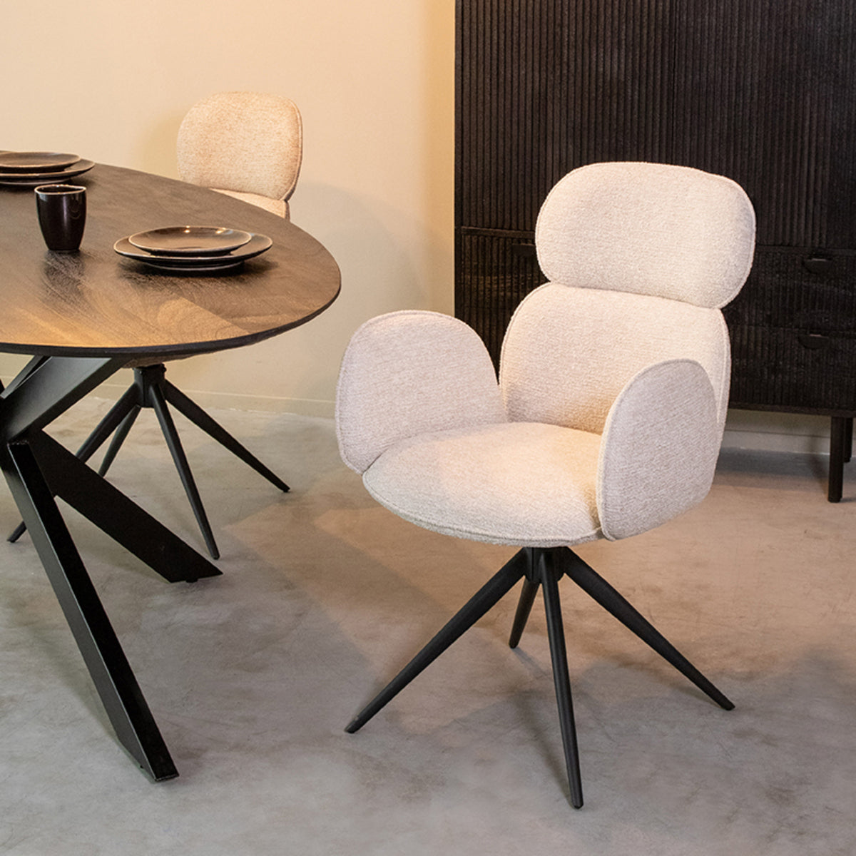 LABEL51 Eetkamerstoel Vidar - Naturel - Boucle van LABEL51 – Luxe comfort op maat van PureWonen. Vraag naar de beste prijs.